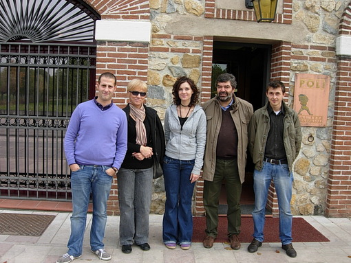 Poli - Il preside Luciano con gli insegnanti della scuola Dieffe